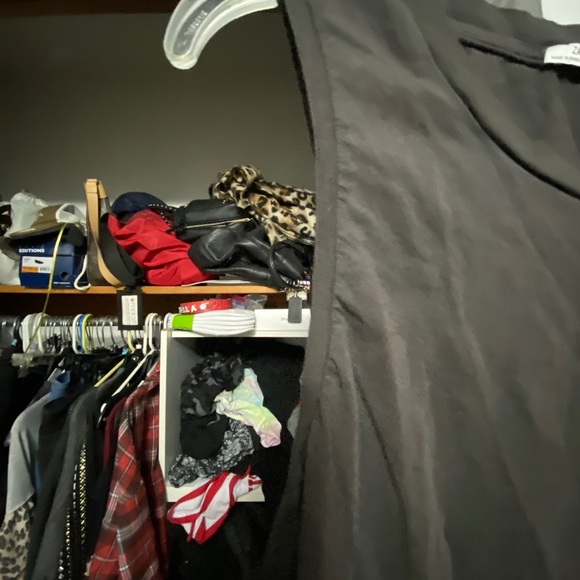 Sleeveless top - Picture 2 of 3